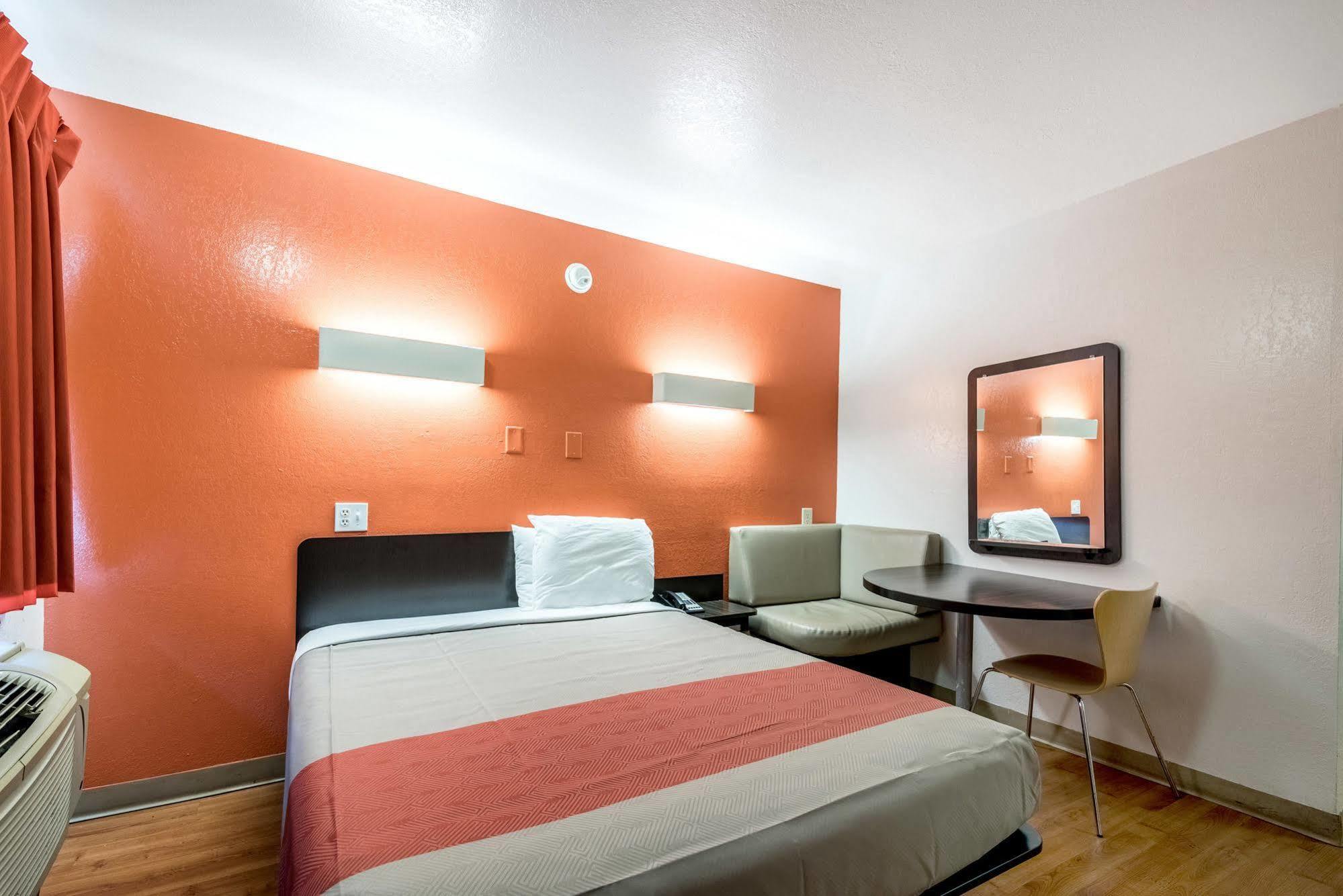 Rodeway Inn Montgomery Ngoại thất bức ảnh