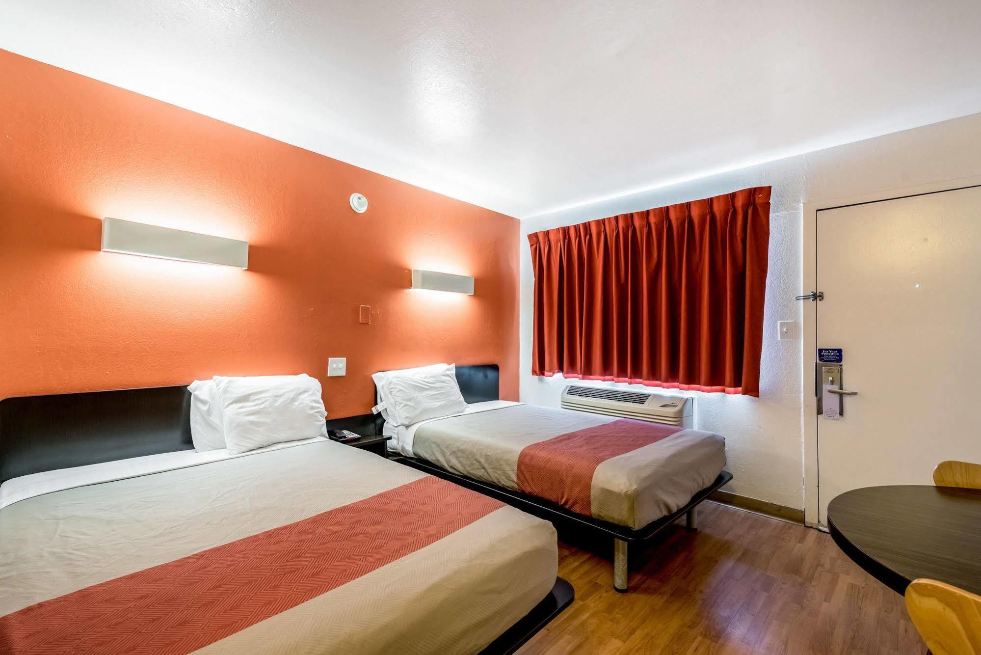 Rodeway Inn Montgomery Ngoại thất bức ảnh