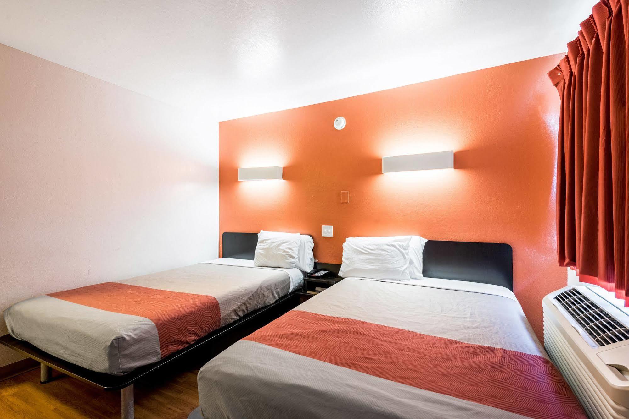 Rodeway Inn Montgomery Ngoại thất bức ảnh