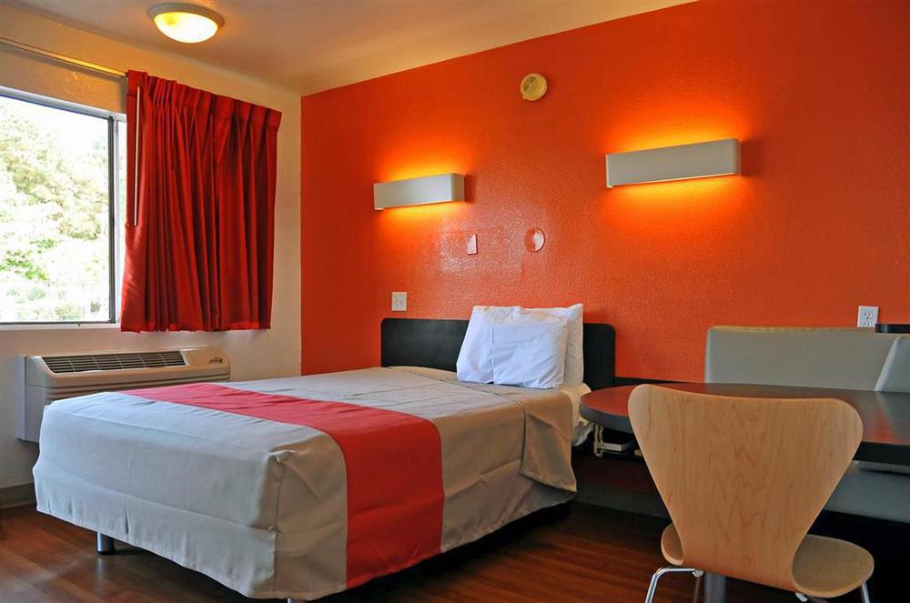 Rodeway Inn Montgomery Phòng bức ảnh