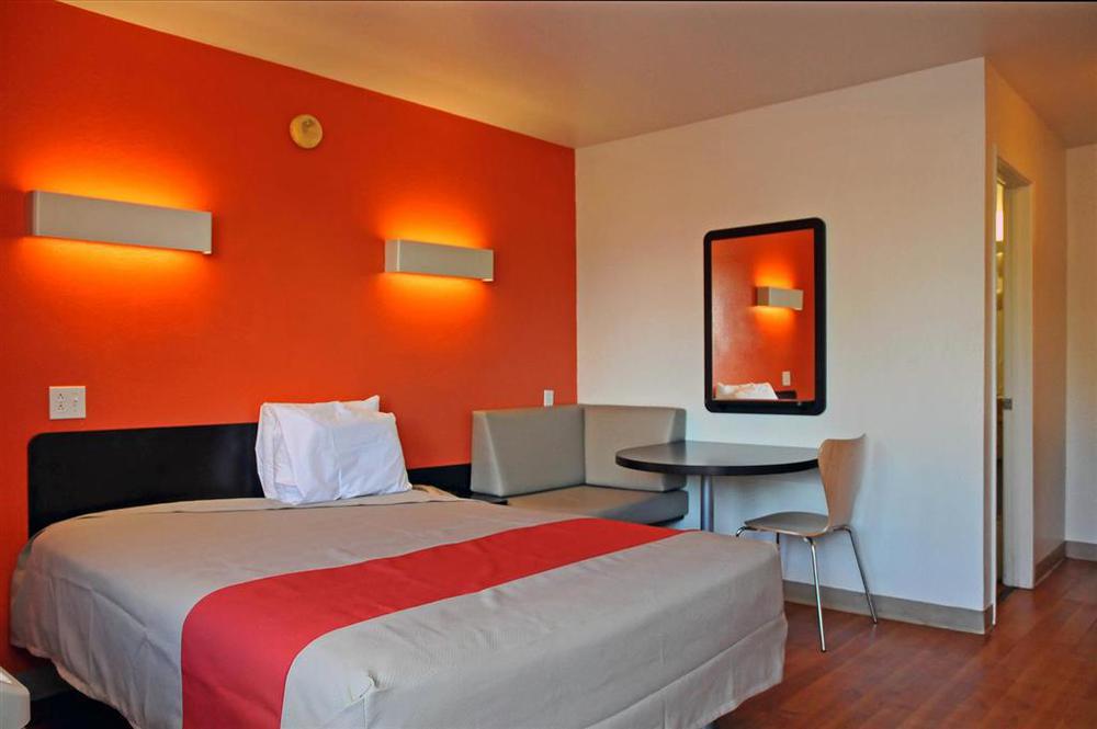 Rodeway Inn Montgomery Phòng bức ảnh