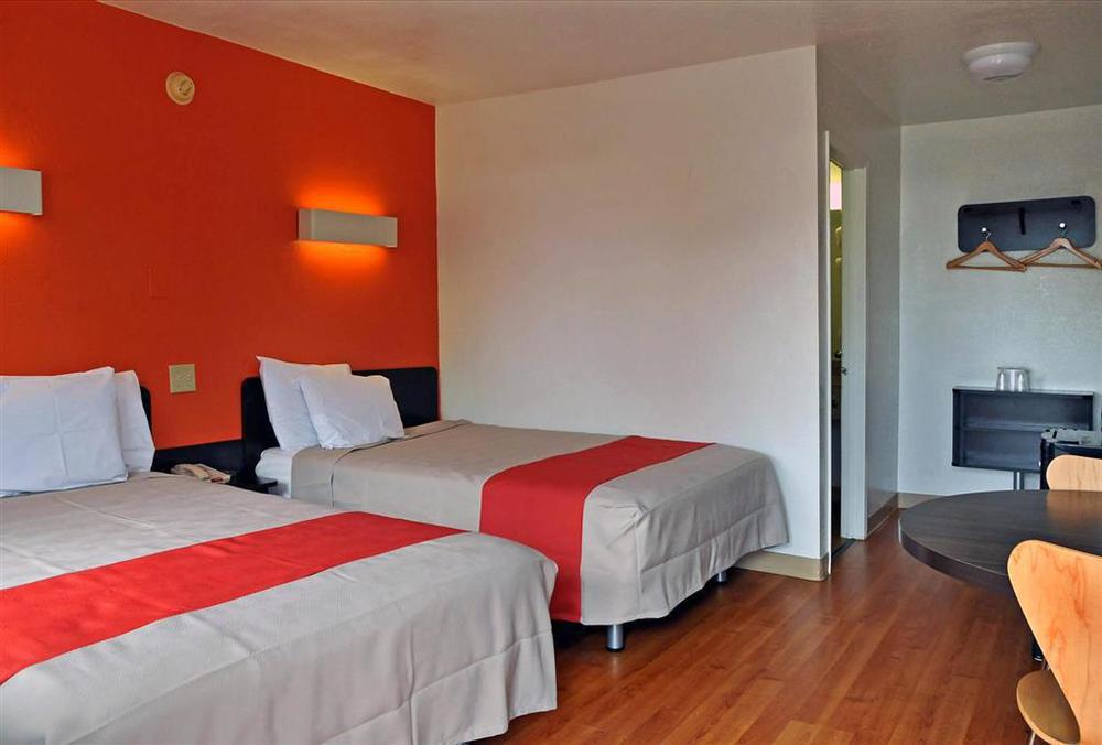 Rodeway Inn Montgomery Phòng bức ảnh